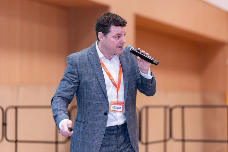 Dr. Martin Bloomfield